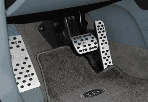 手动挡车型启动要不要踩离合?听完老司机话,车主:感谢不杀之恩