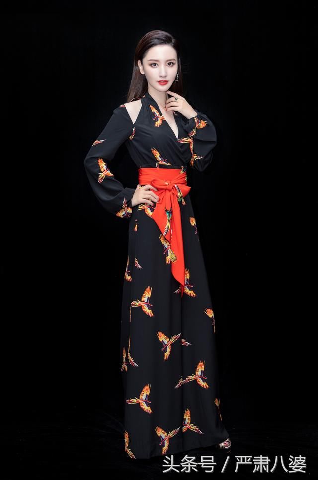 张萌时尚look干练优雅 长腿吸睛性感撩人