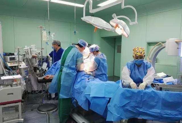  【去世】38岁孕妇生下孩子后，因宫颈癌去世！有3个表现女人千万别忽视