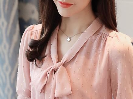 今年特火的雪纺衫，洋气高级，再搭一条铅笔裤，简直美爆了