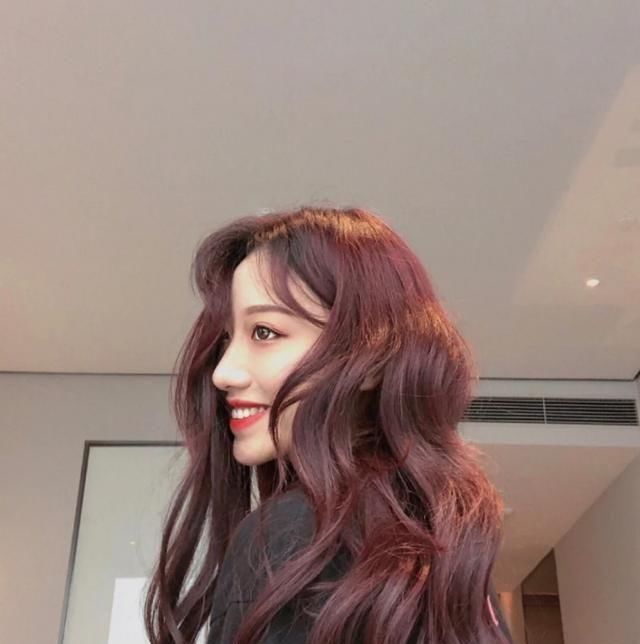  「修颜」男生韩式中分发型怎么弄很简单的 梳中分男发要么复古要么修颜