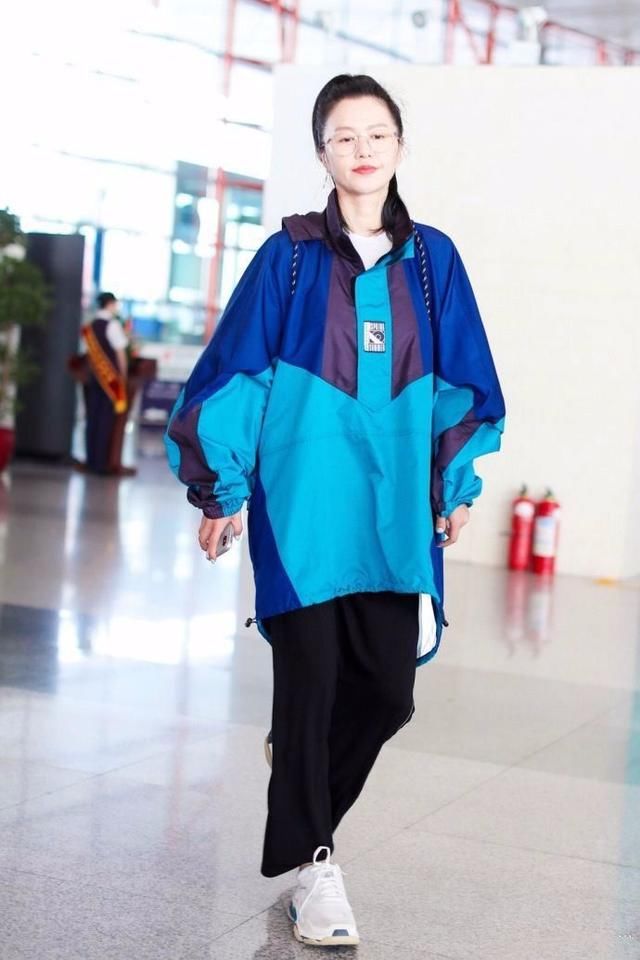 谭维维换上了秋装，网友：今年秋季的流行款，有眼光！