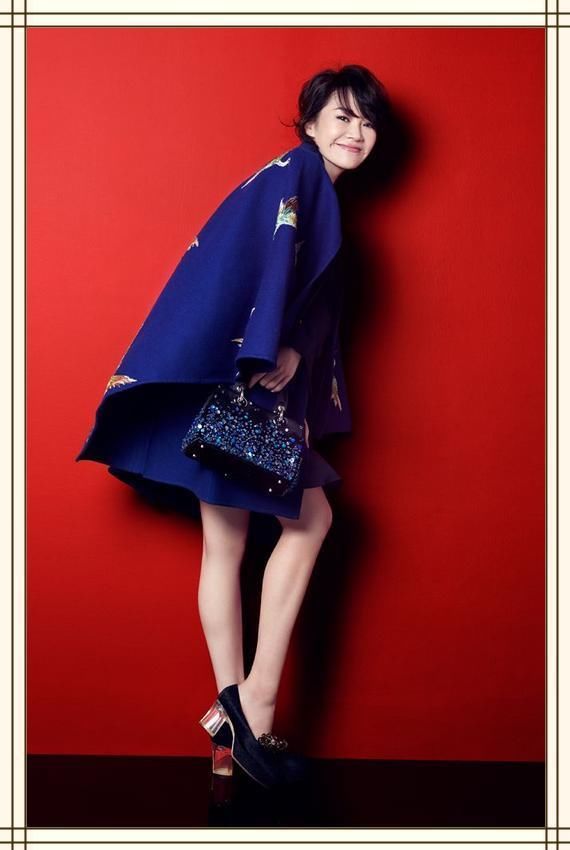 许晴终于服老,一身黑韵味十足,网友:这才是49岁女人最美的样子