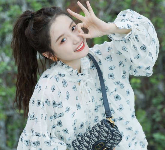 太好了|林小宅晒户外摆拍照,为“迪奥”品牌做宣传,资源也太好了吧