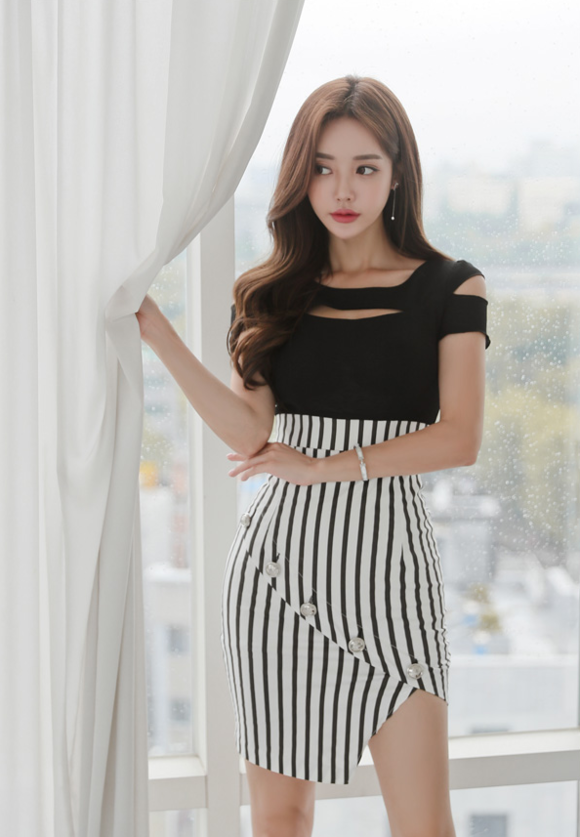 女神孙允珠，伦敦原色时尚波普条纹交衩裙