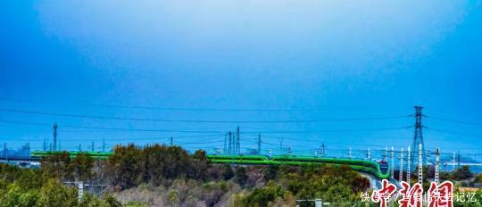  复兴：动力集中型复兴号动车组首次亮相东北地区