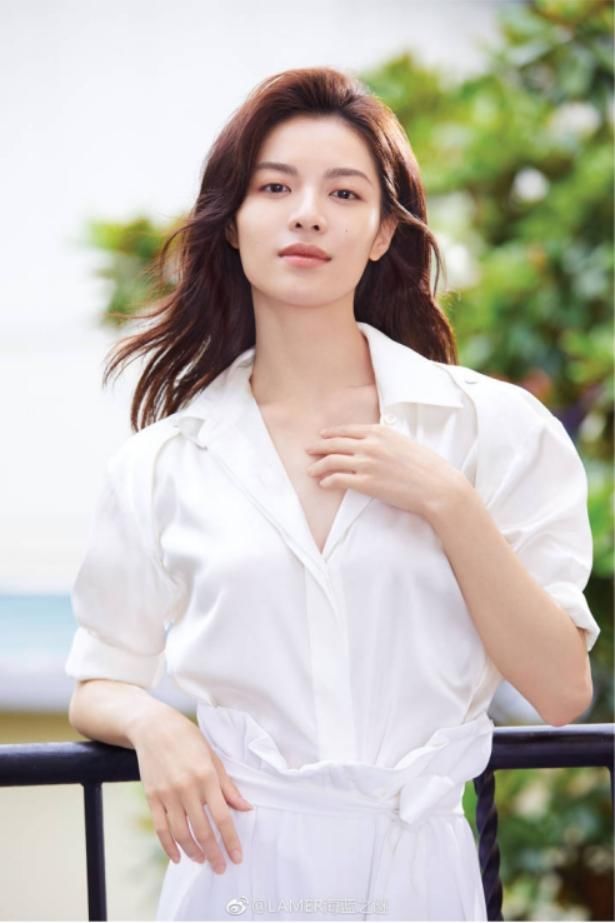 治愈系女神钟楚曦眉眼生花，《芳华》惊鸿一瞥让人心醉