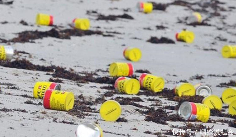 美国海边突然散落黄色罐头，看到里边的东西，居民抢疯了
