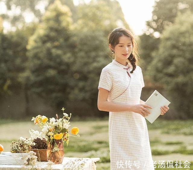 『时髦』今春火了一种裙子叫“旗袍裙”,时髦又减龄,轻松穿出初恋感!