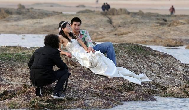  #能上桌吃饭#“新媳不上桌这是规矩”儿媳不吵不闹一句话，婆婆立威失败反丢脸