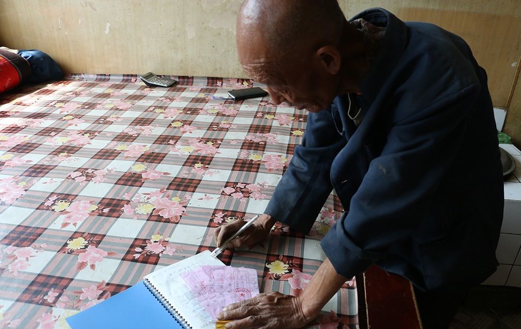 农村大伯种植的辣椒，做了辣椒酱，年赚上万元