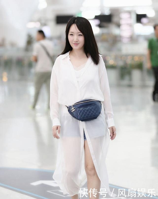 杨钰莹美得忘了年龄,穿薄纱防晒装仙气十足,网