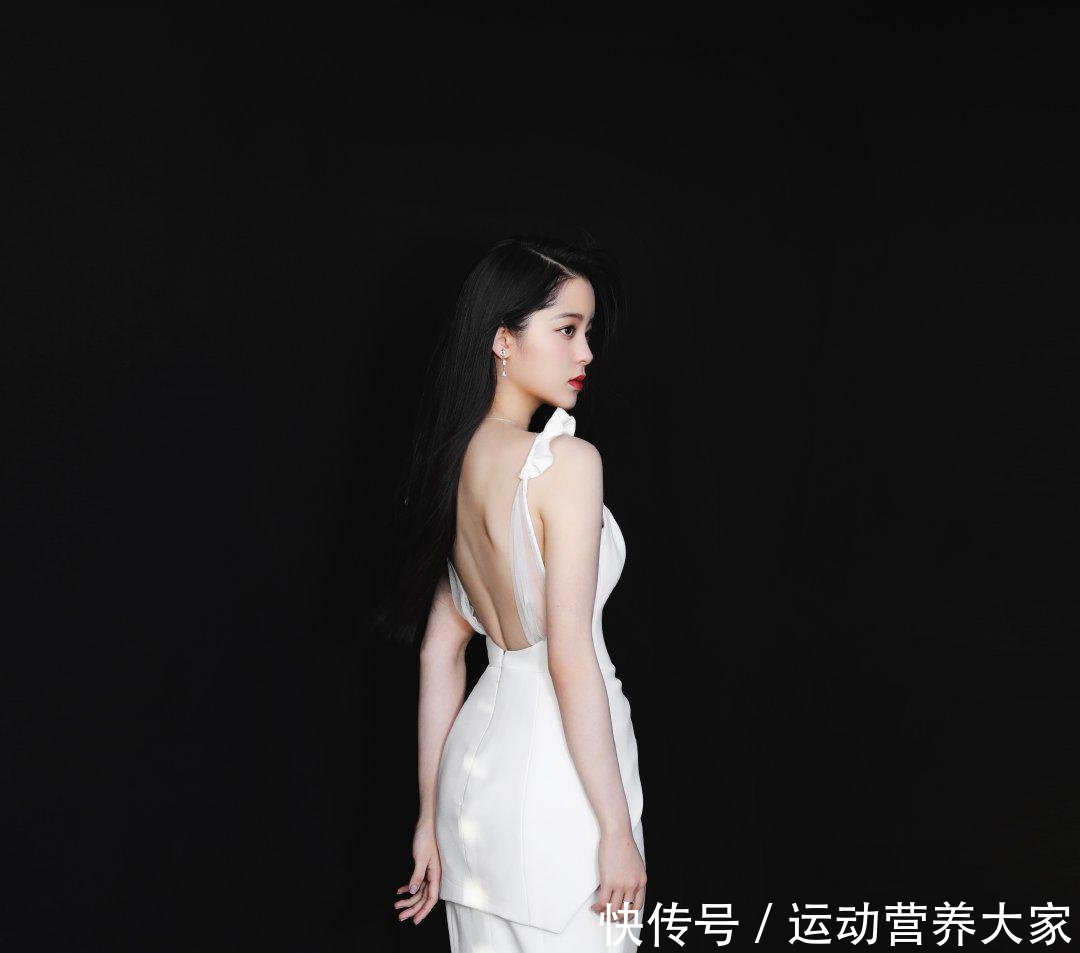 『身价』70岁身价几十亿的婚纱女王,身材真是好,不看脸说20岁都不为过