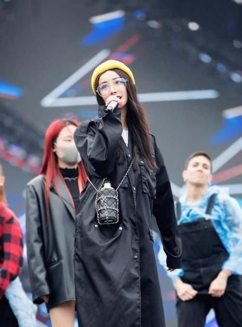 「帽子的搭配」帽子的五种搭配术,每一款都是服装搭配的点睛之笔,这样戴准没错