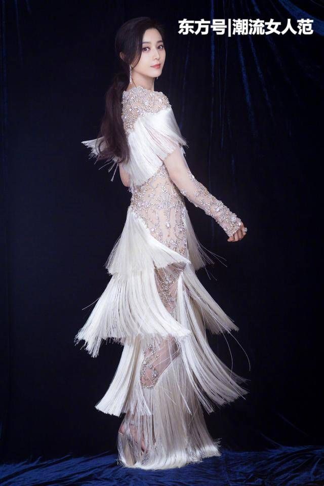 36岁范冰冰现身，裙子都要撑破了，这身材李晨能hold住么