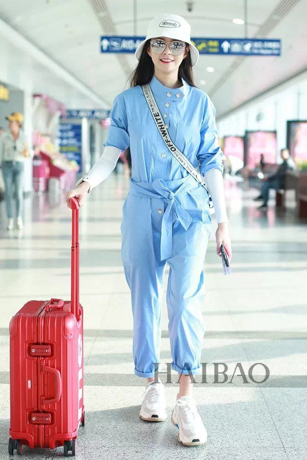 种草| 王菲又把工装连体裤穿火了，早秋抢占C位就靠它啦!