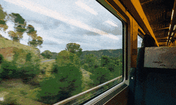  [座位]为什么火车座位是面对面，高铁却朝前？你肯定没想过