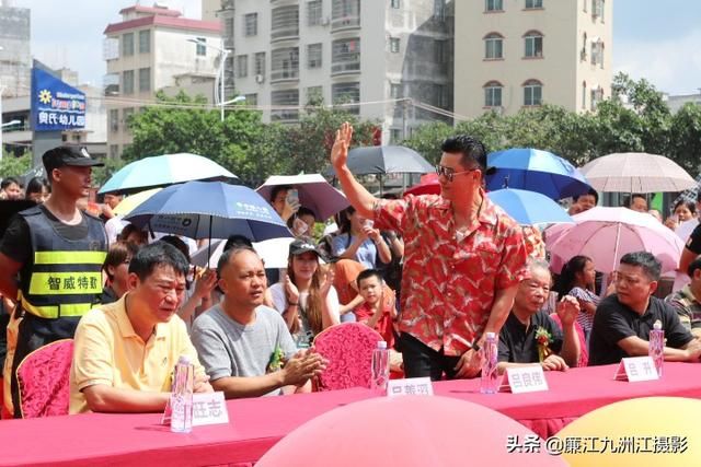 香港影视明星吕良伟到廉江来了
