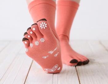 美女自主创业，靠销售五趾袜子，月入3万元