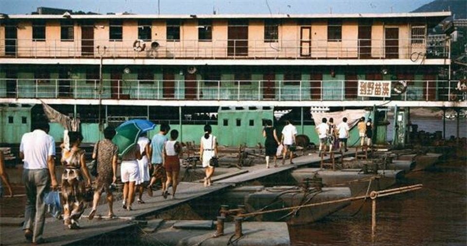 老照片:1994年的山城重庆 光膀子的棒棒军