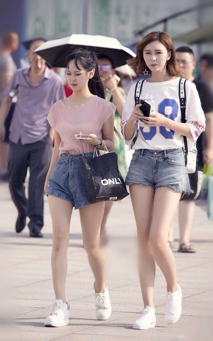 重庆街拍, 简单装扮能让你成为迷人的风景线