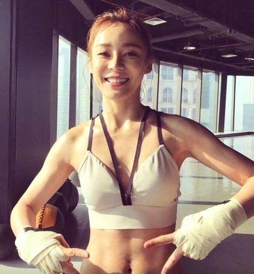 被黑心经纪人坑惨！王俊凯负面宣传，袁姗姗凉了半年，最惨还是他