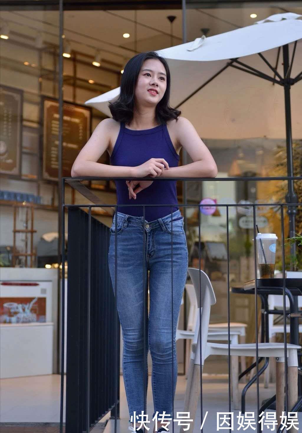 面孔|美女街拍:模特身材天使面孔配上紧身牛仔裤,看得人眼睛都直!