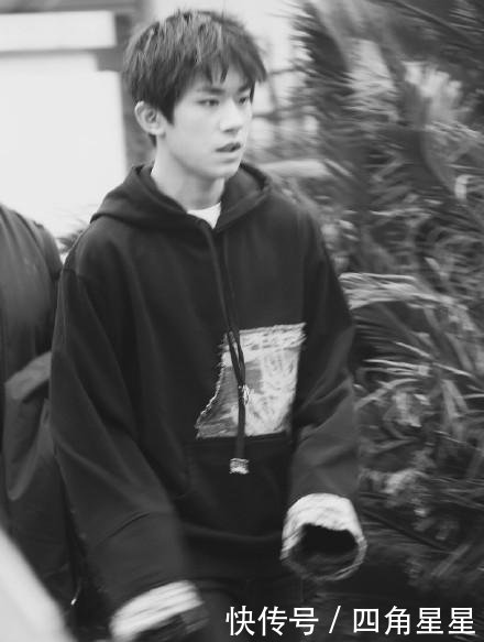 易烊千玺和蔡徐坤风格迥然不同, 一个小事儿暴露彼此差异