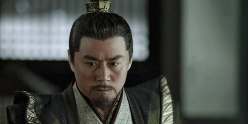 【专业户】他是“坏人专业户”,曾是服务员出身,今与30岁娇妻让人羡慕!