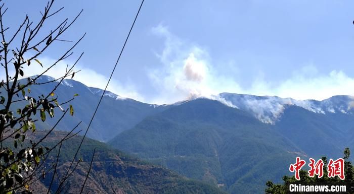  『力量』四川木里森林火灾扑救全力进行：3000多人参与扑救