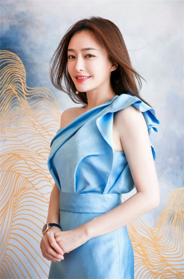 秦岚＂芯＂动长沙，出席瑞士天珺表＂月桂女神＂系列首发会