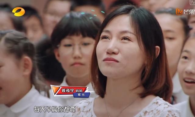 少年说：男孩吐槽妈妈太爱化妆，看到她的容颜，全场瞬间安静了！