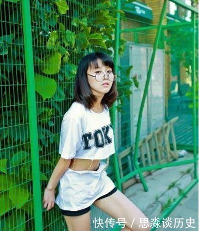 底裤|公园里的“蛇精”妹,紧身打底裤露小蛮腰,网友 美出原型