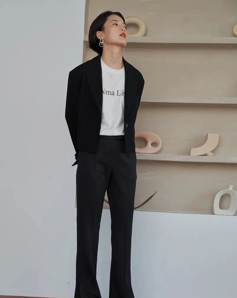  「春夏」丢掉你的阔腿裤吧!2020春夏的“裤王”是它,时髦精早就穿上了