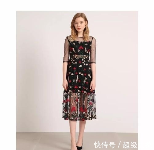 『碎花』碎花裙太老气?选对颜色、穿对款,秒变优雅小仙女
