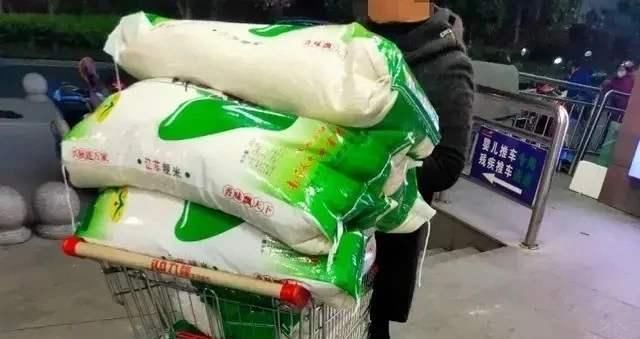 #生虫#原来保存大米这么简单,学会这6个方法,放一年也不长虫