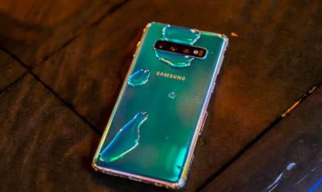  用户：三星S10价钱暴跌，2K屏＋IP68＋512GB，一年减价2900