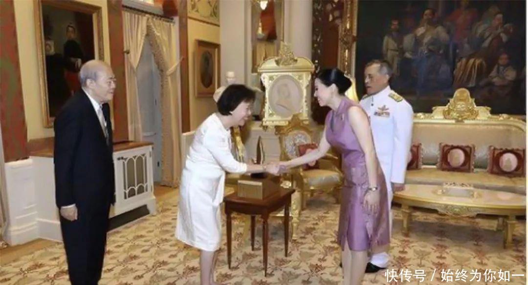 #外交才能#玛哈国王的三任娇妻，同穿华服见外宾，可差别咋这么大呢！