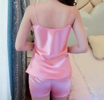 别傻傻穿旧旧居家服，仙姿佚貌的睡衣不能少，沉鱼落雁般娇艳柔情