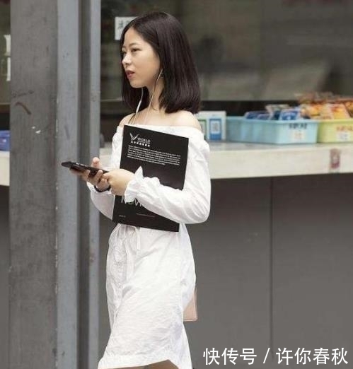 『气质』街拍:紧致身材的小姐姐,走路自带气质,让人心动的感觉