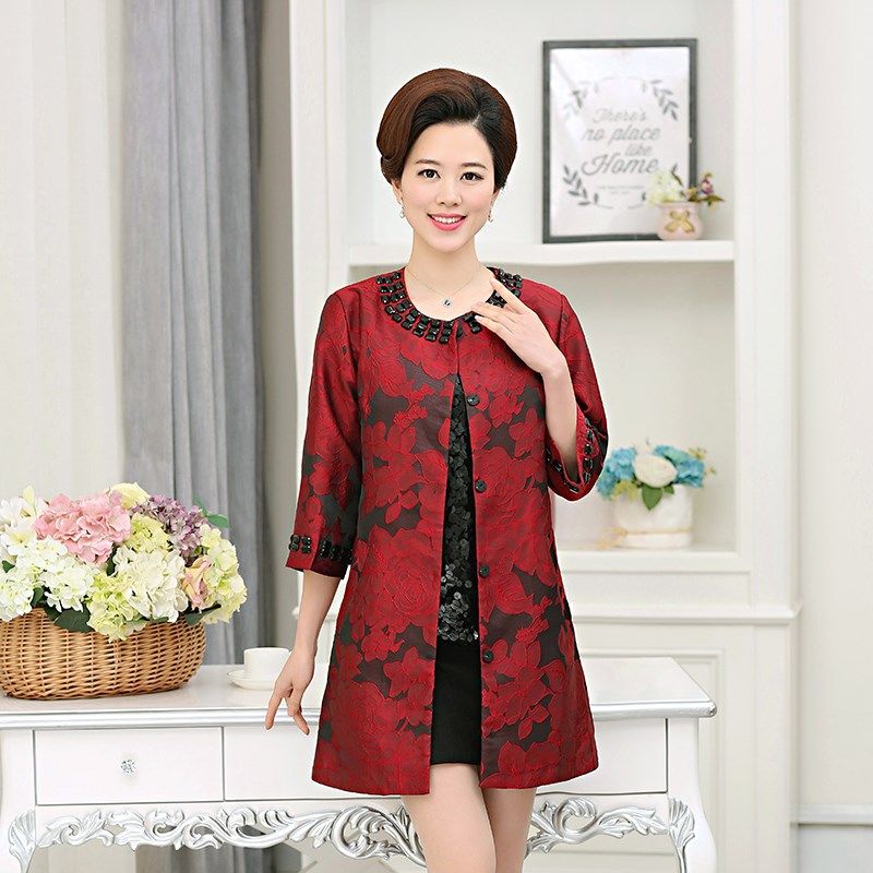 看完这些时髦的上衣，风衣妈妈都不想穿了，太洋气又减龄