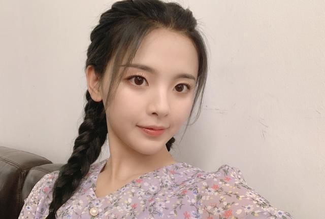 不少■杨超越又接新代言，造型精致身材却掉线，依旧是“季抛代言人”？