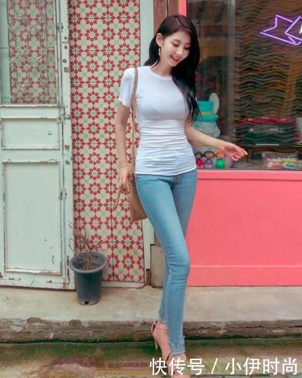 街拍：小姐姐身材一般，却穿出专业模特的感觉