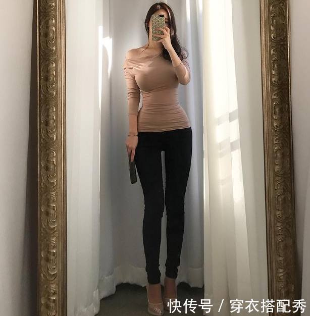 身材高挑的牛仔裤美女，富有青春活力，让人百看不厌！