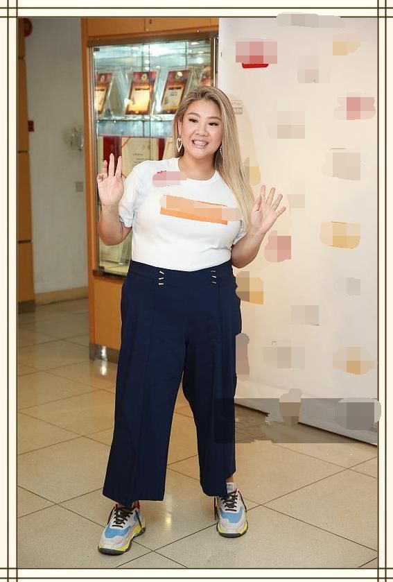 当180斤郑欣宜和110斤蒋欣同穿阔腿裤，网友:微胖真的不用减肥!