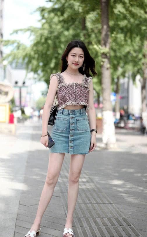 街拍:图五“清新”搭配,时尚又迷人,展现高雅大方!