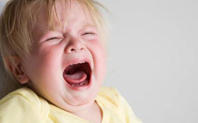 宝宝牙齿受伤变色莫大意 这种颜色最好看牙医 以防危害健康