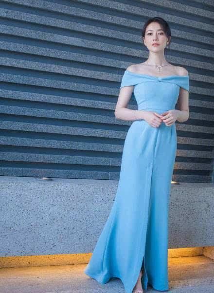 蓝色长裙好看不好穿！baby美似仙女下凡，柳岩却显得过于性感