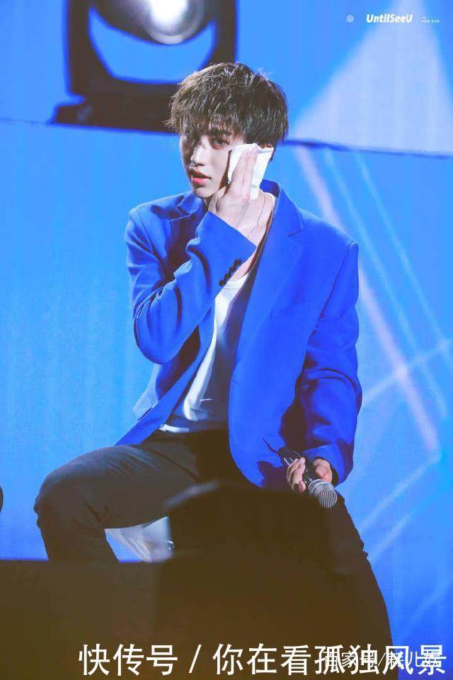 ninepercent见面会,蔡徐坤被激光笔射眼还紧追