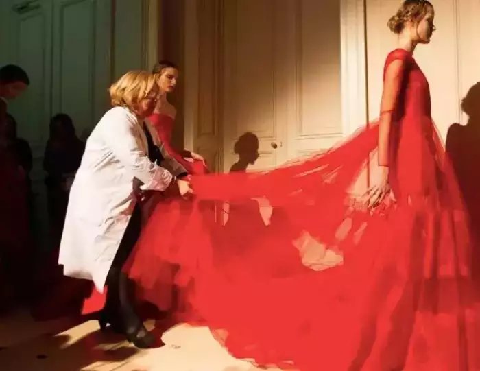 开春穿这5条裙子, 美到甩路人几条街!